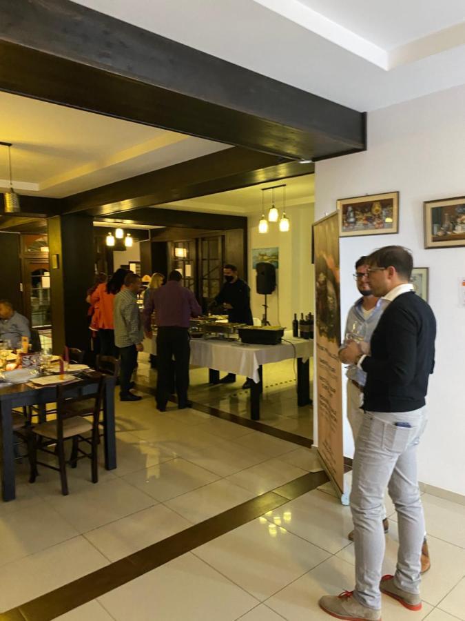 Pensiune Restaurant Indus Ocna Sibiului Bagian luar foto