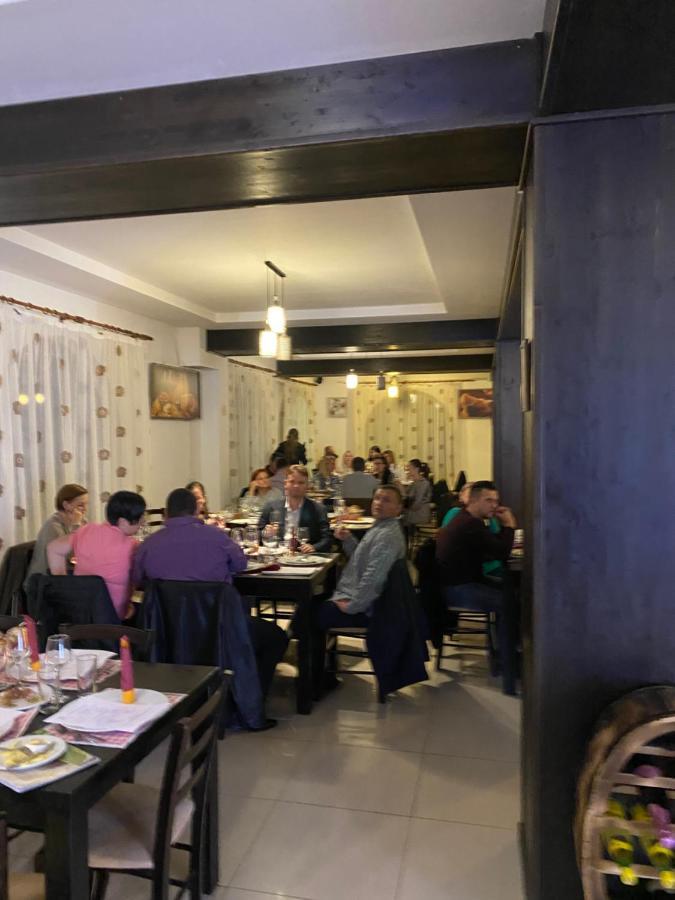 Pensiune Restaurant Indus Ocna Sibiului Bagian luar foto