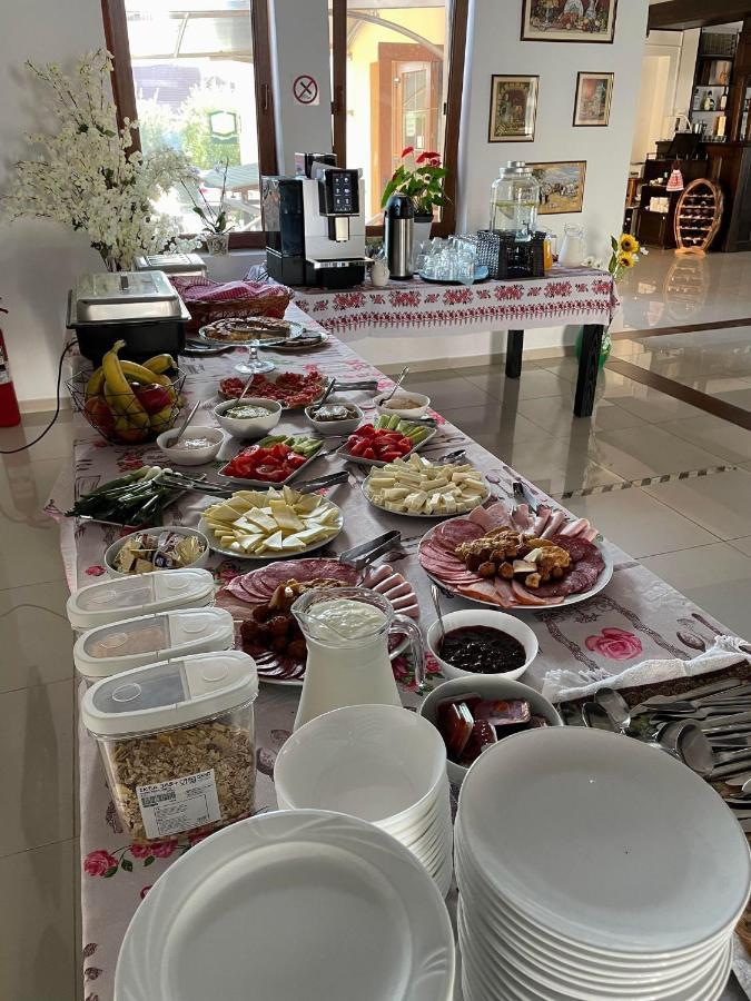 Pensiune Restaurant Indus Ocna Sibiului Bagian luar foto