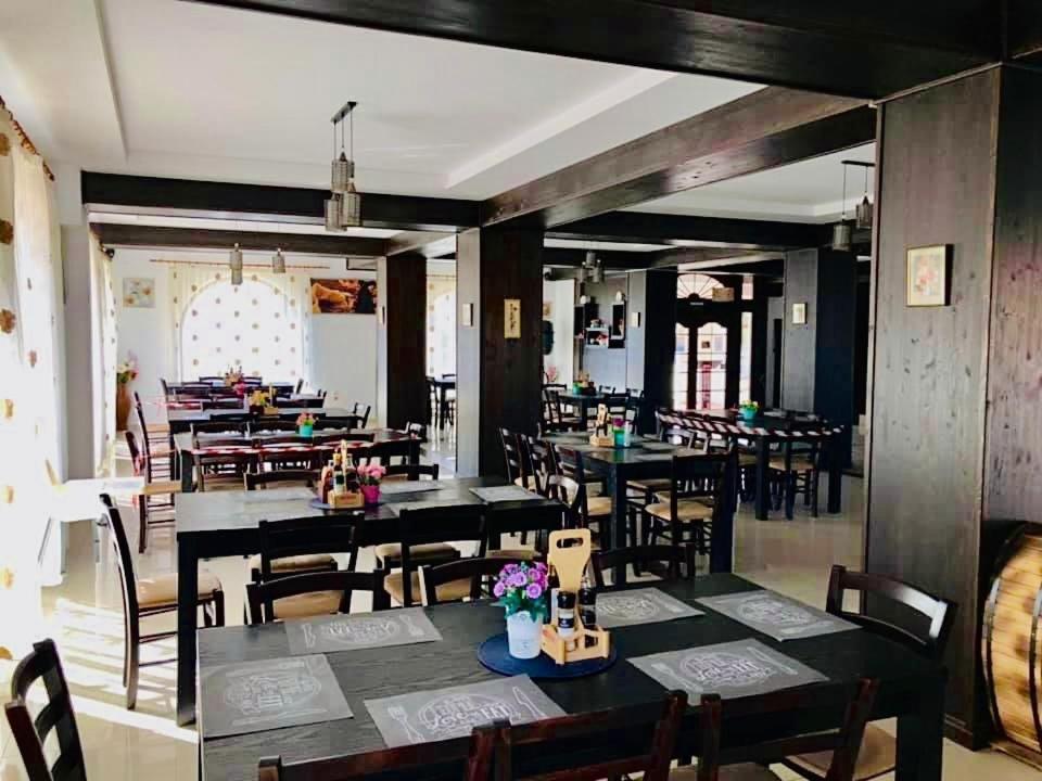 Pensiune Restaurant Indus Ocna Sibiului Bagian luar foto